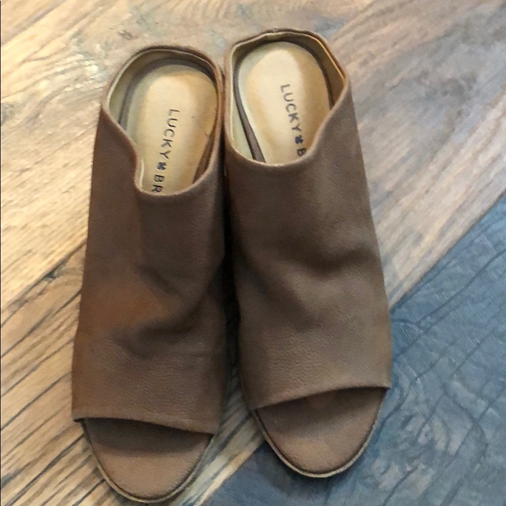 Peep toe clog